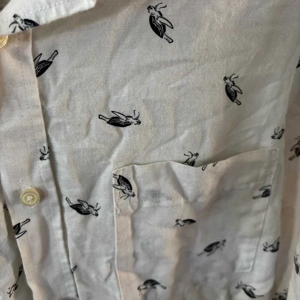 Banana Republic slim fit Linen Shirt with turtle design